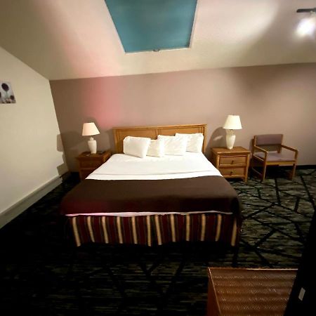 Medford Woodland Inn & Suites מראה חיצוני תמונה