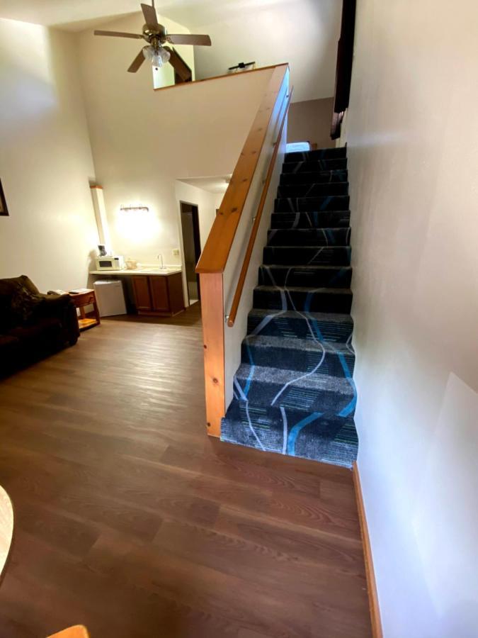 Medford Woodland Inn & Suites מראה חיצוני תמונה