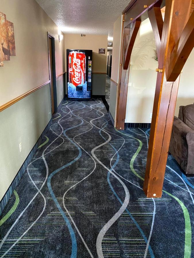 Medford Woodland Inn & Suites מראה חיצוני תמונה