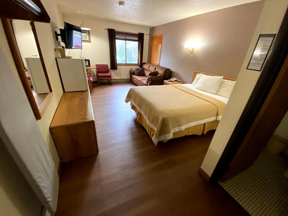 Medford Woodland Inn & Suites מראה חיצוני תמונה