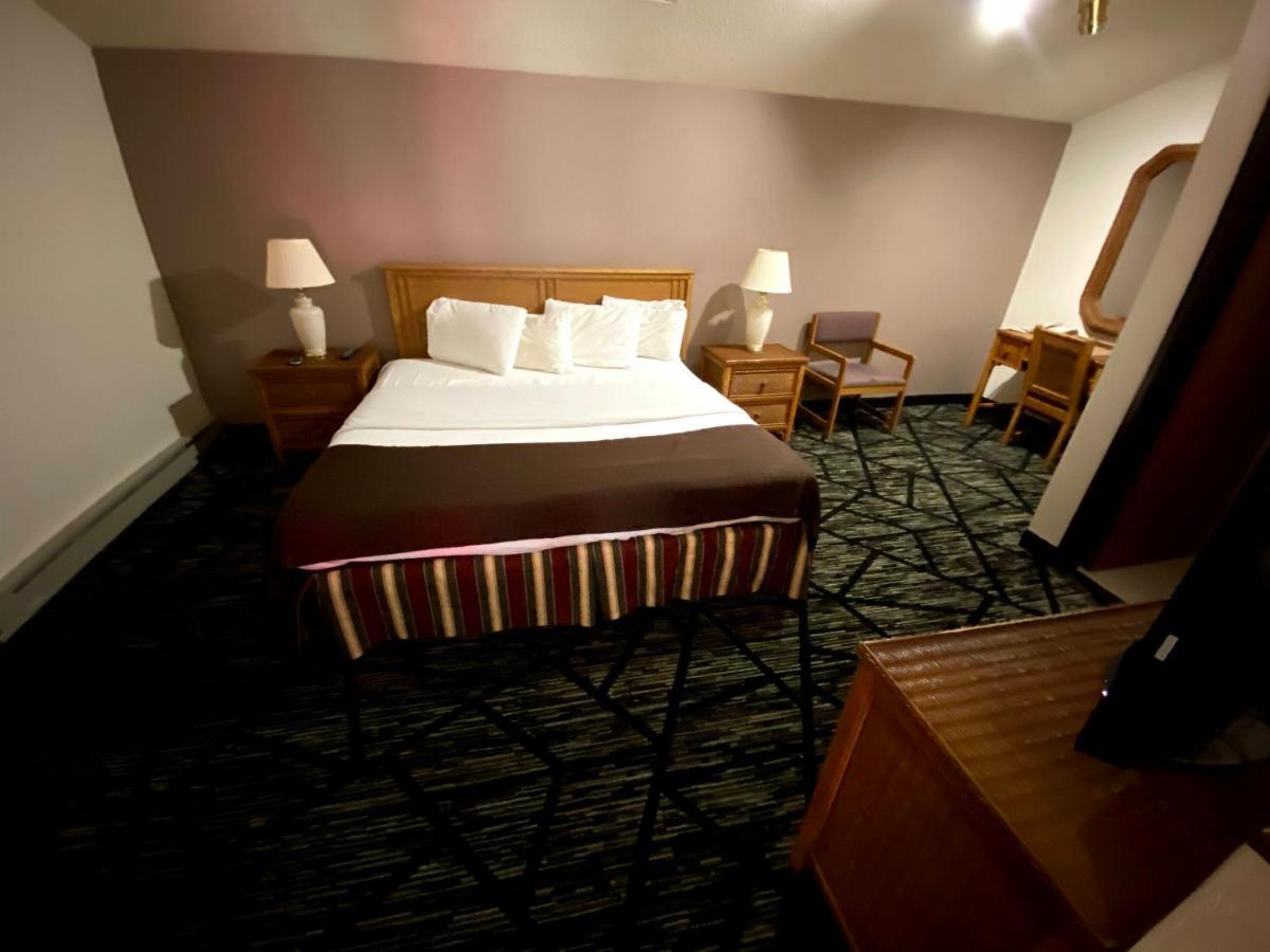 Medford Woodland Inn & Suites מראה חיצוני תמונה