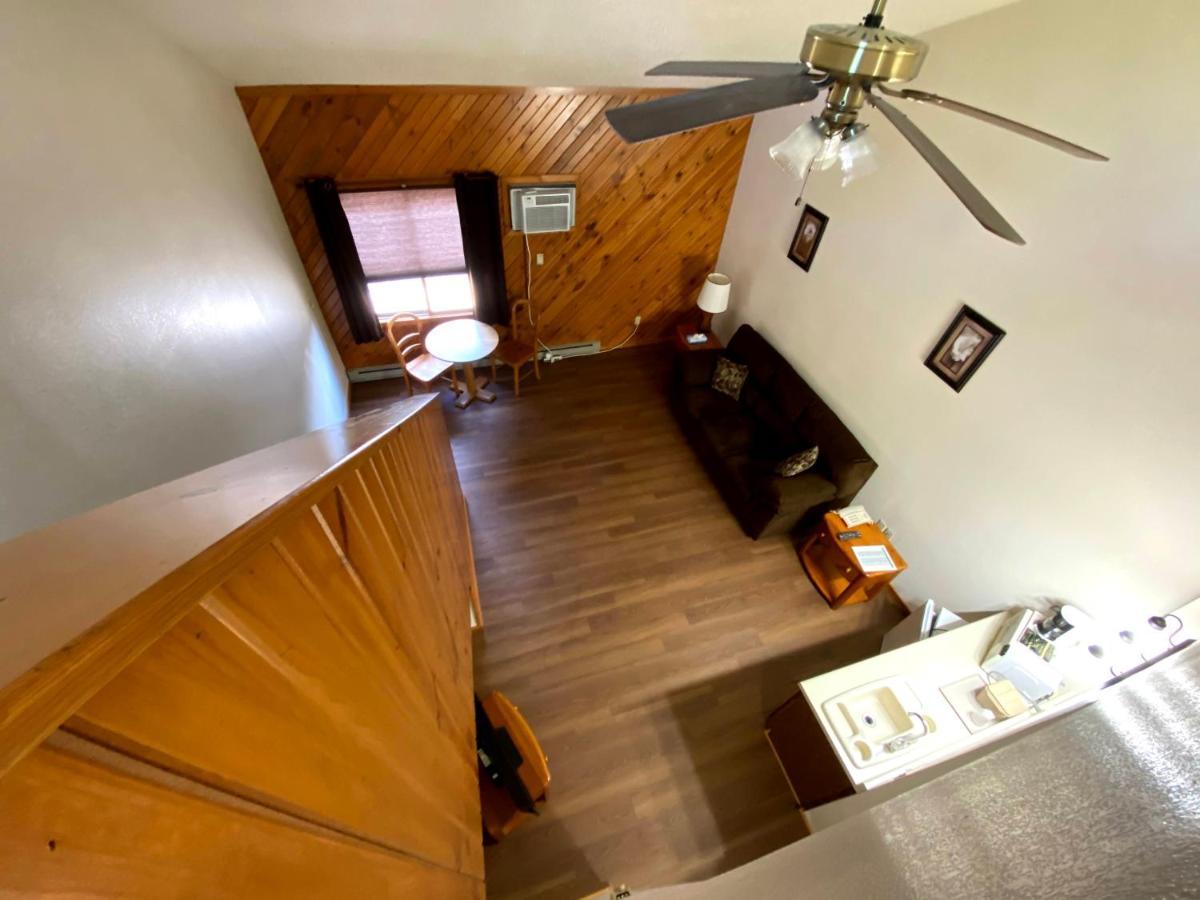 Medford Woodland Inn & Suites מראה חיצוני תמונה