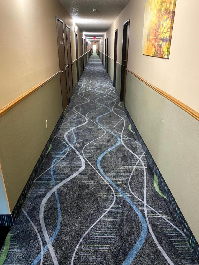 Medford Woodland Inn & Suites מראה חיצוני תמונה