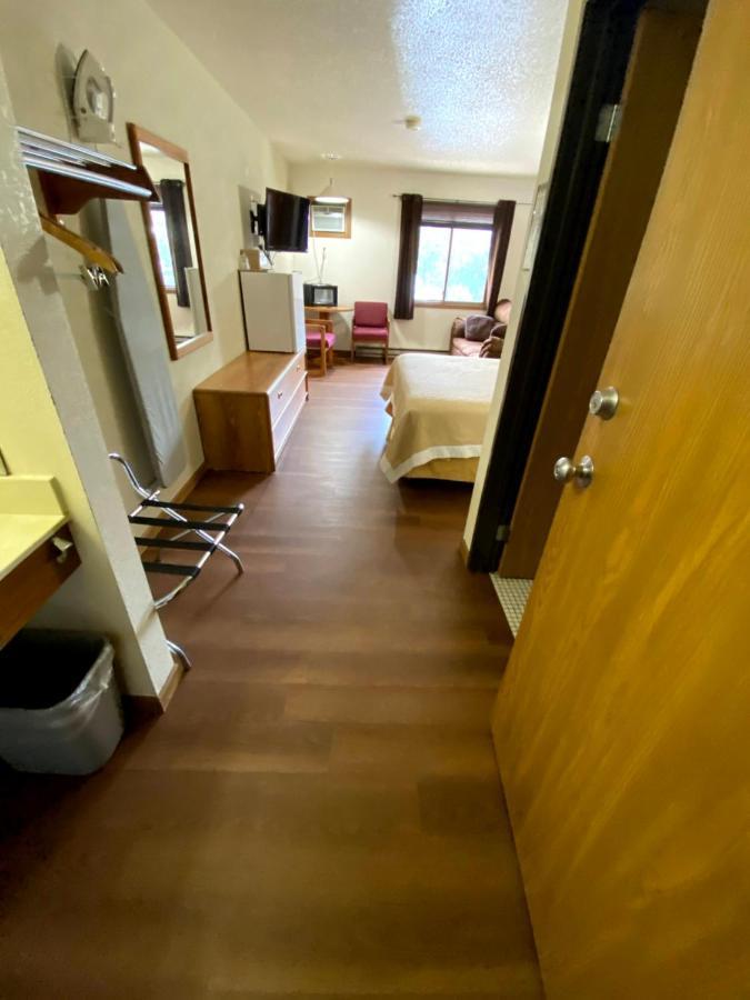 Medford Woodland Inn & Suites מראה חיצוני תמונה