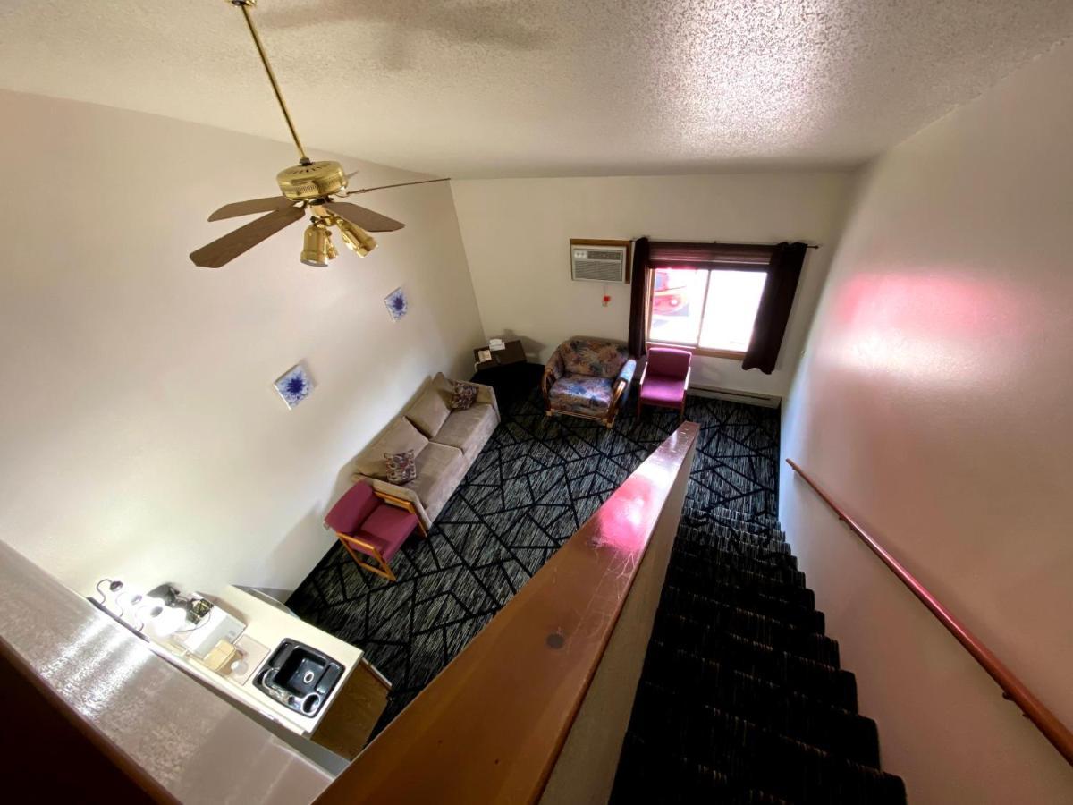 Medford Woodland Inn & Suites מראה חיצוני תמונה