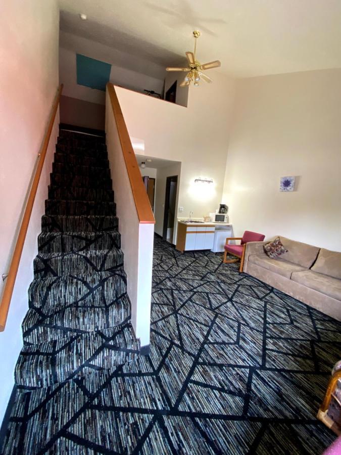 Medford Woodland Inn & Suites מראה חיצוני תמונה