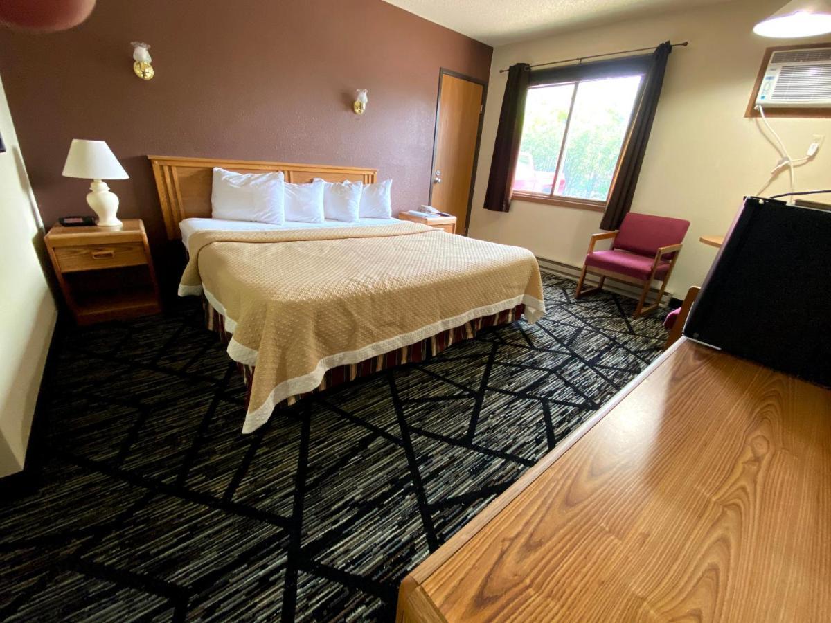 Medford Woodland Inn & Suites מראה חיצוני תמונה