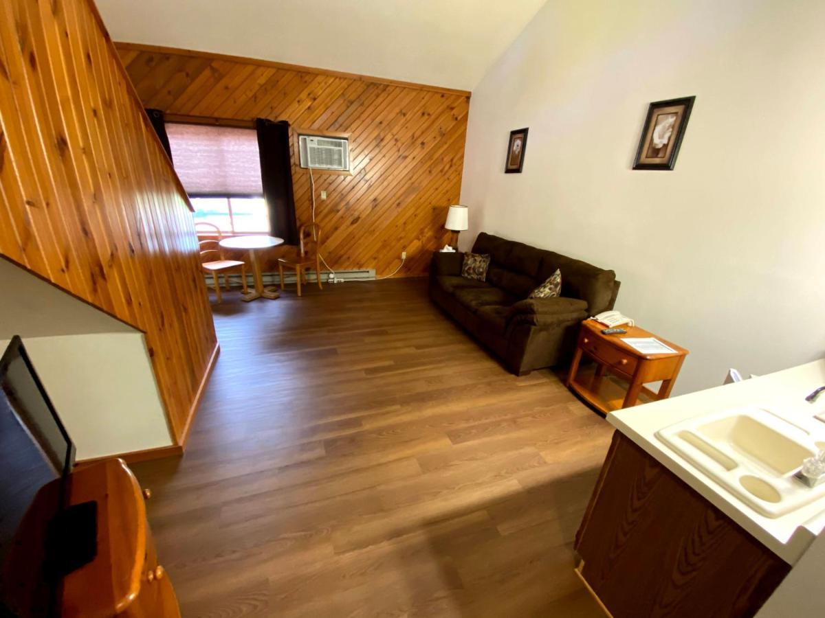 Medford Woodland Inn & Suites מראה חיצוני תמונה