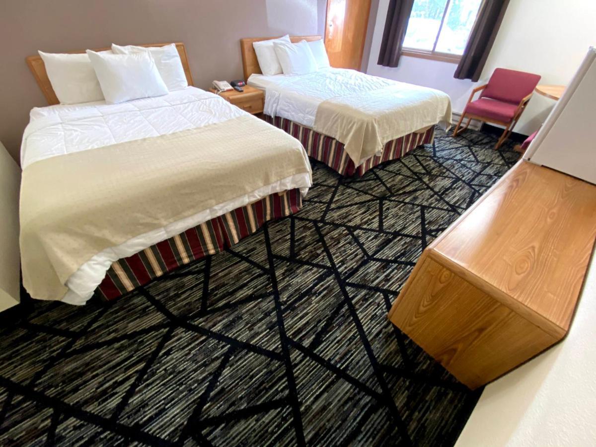 Medford Woodland Inn & Suites מראה חיצוני תמונה