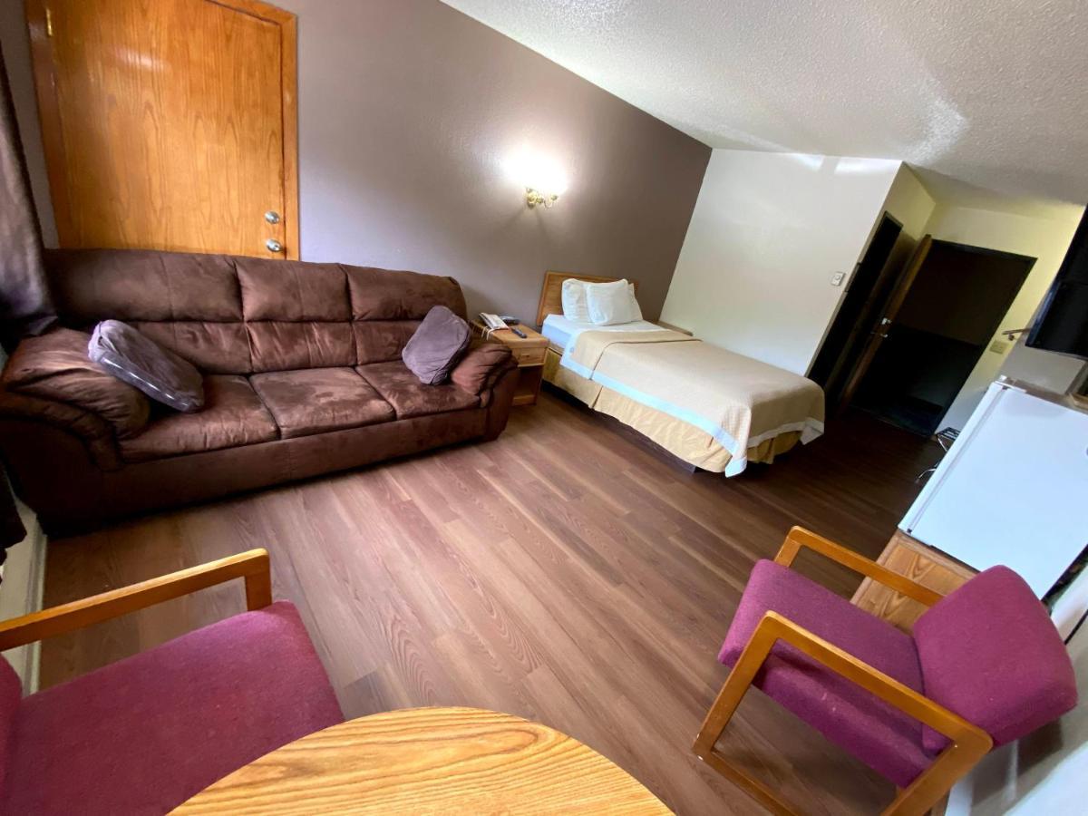 Medford Woodland Inn & Suites מראה חיצוני תמונה