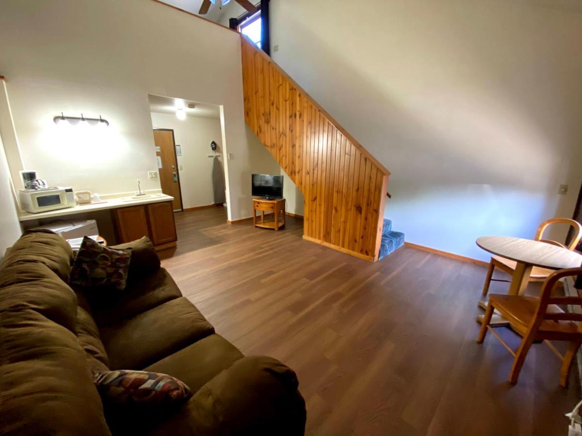 Medford Woodland Inn & Suites מראה חיצוני תמונה
