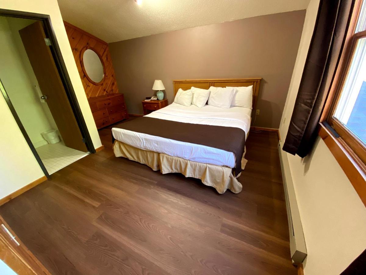 Medford Woodland Inn & Suites מראה חיצוני תמונה