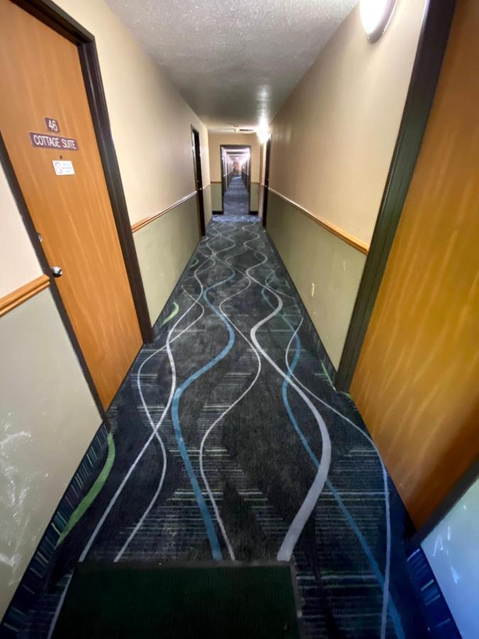 Medford Woodland Inn & Suites מראה חיצוני תמונה