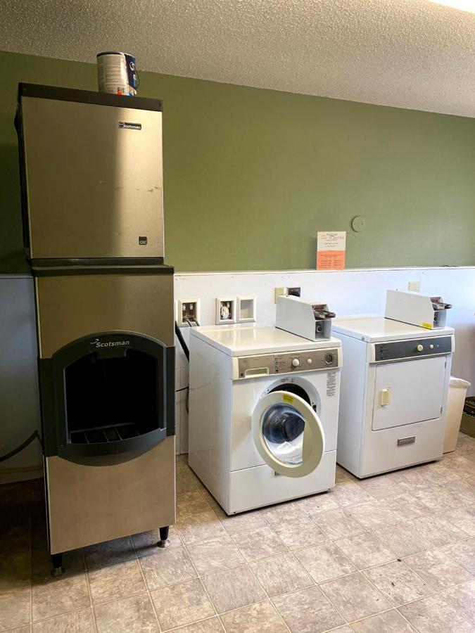 Medford Woodland Inn & Suites מראה חיצוני תמונה