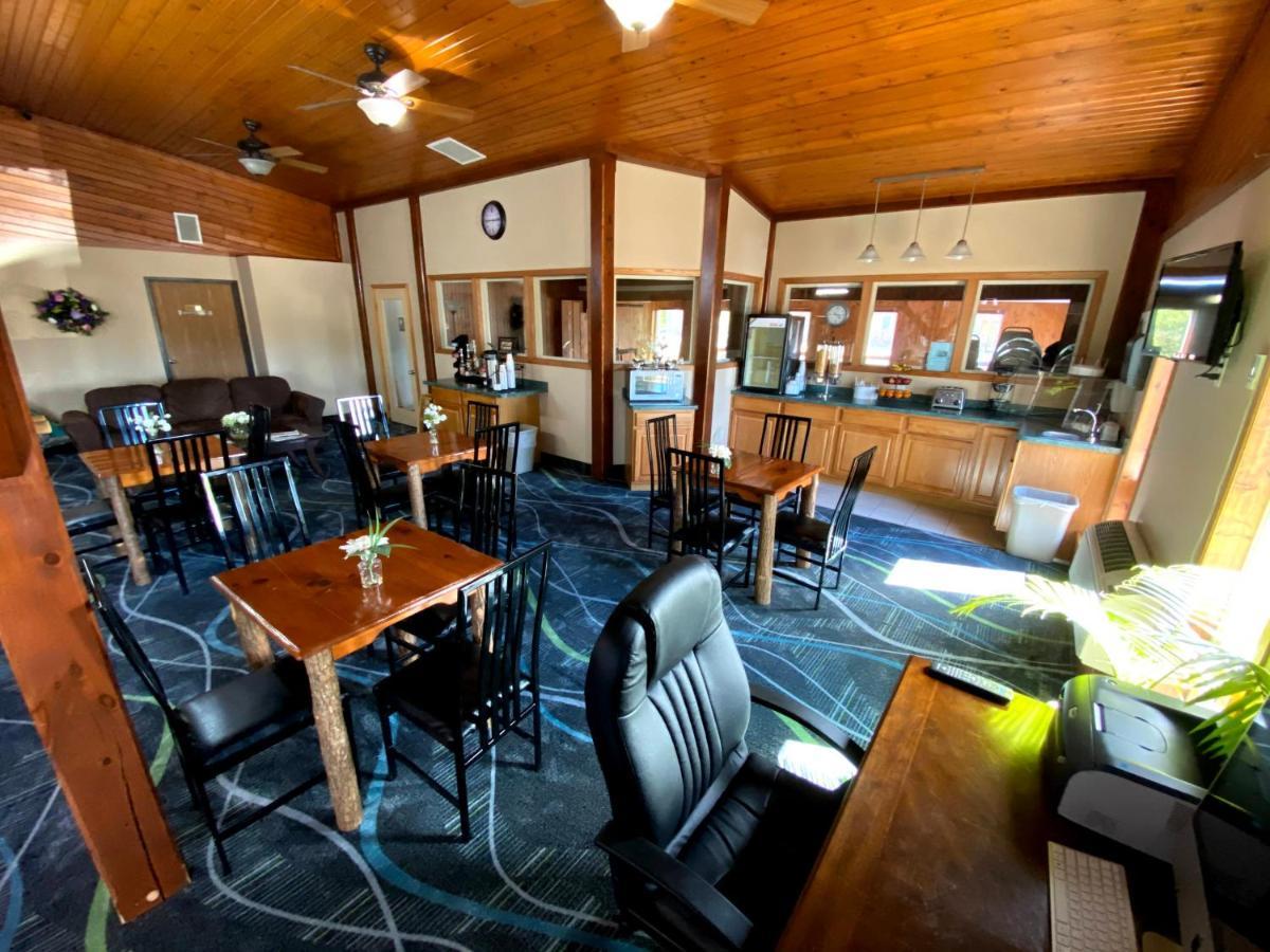 Medford Woodland Inn & Suites מראה חיצוני תמונה