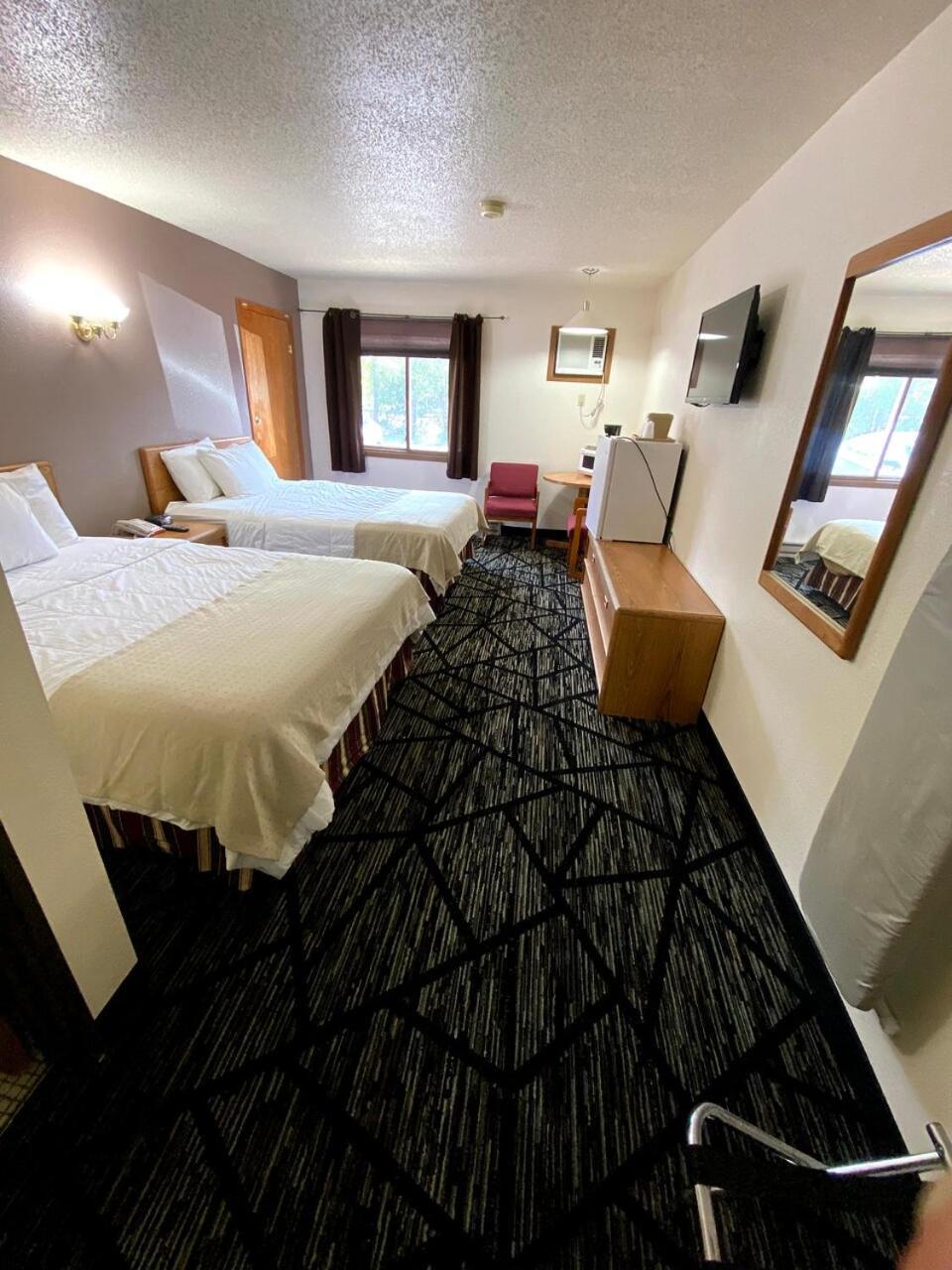 Medford Woodland Inn & Suites מראה חיצוני תמונה