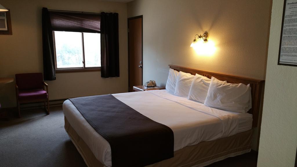 Medford Woodland Inn & Suites מראה חיצוני תמונה