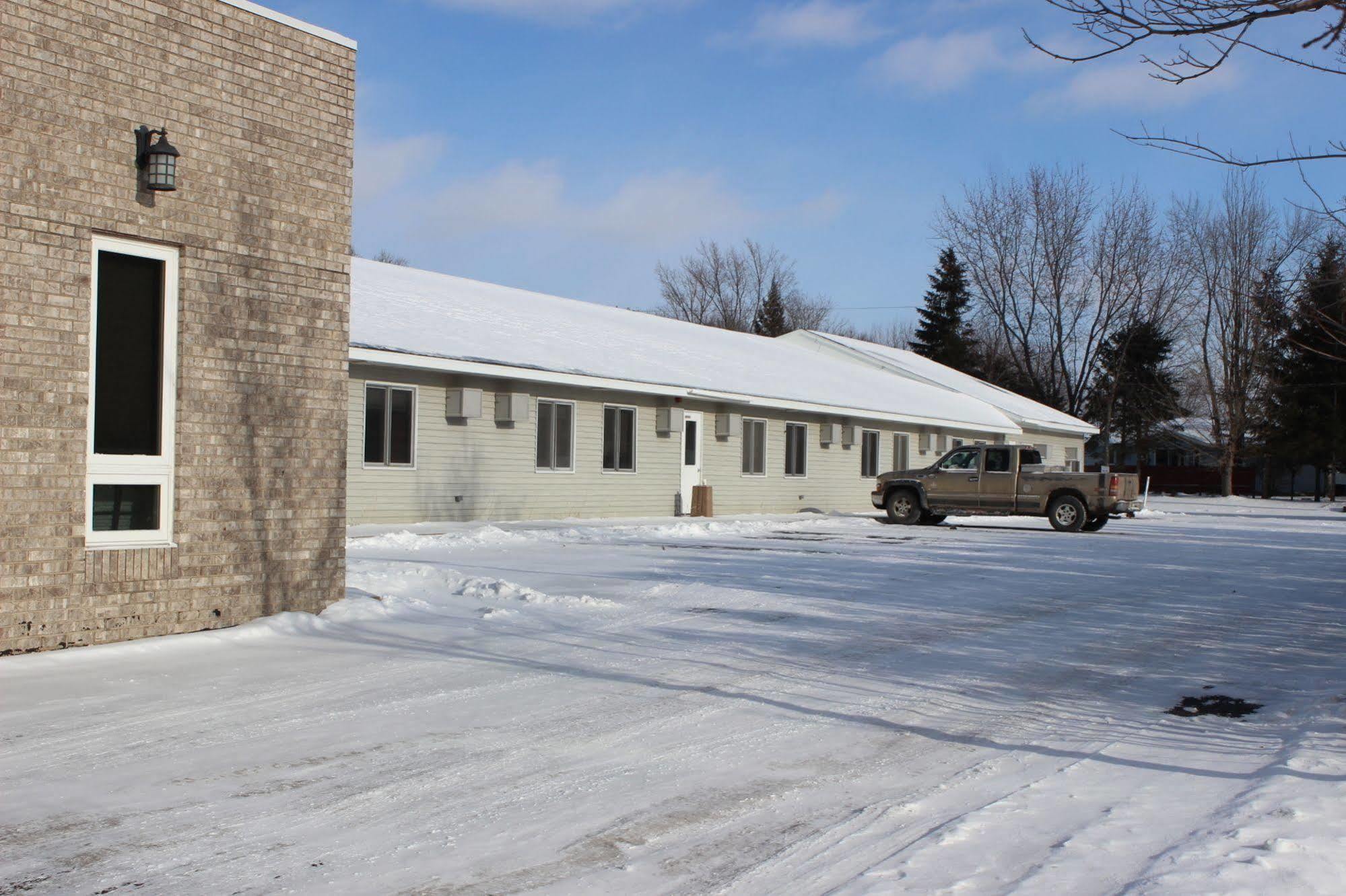 Medford Woodland Inn & Suites מראה חיצוני תמונה