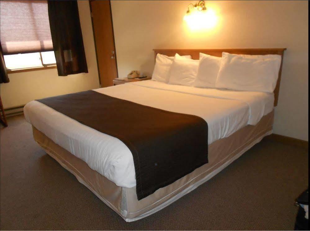 Medford Woodland Inn & Suites מראה חיצוני תמונה