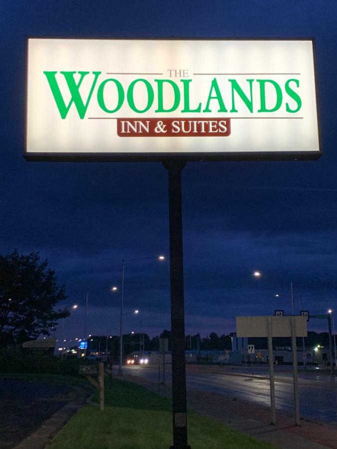 Medford Woodland Inn & Suites מראה חיצוני תמונה